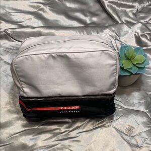 🌹 Vintage Prada Luna Rossa Men's Black and Gray Bag